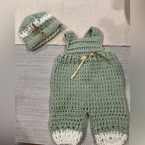 Pastel Green Crochet Set for Newborn to 3 months.